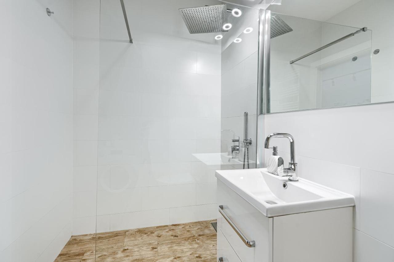 Exclusive New Town Apartment *